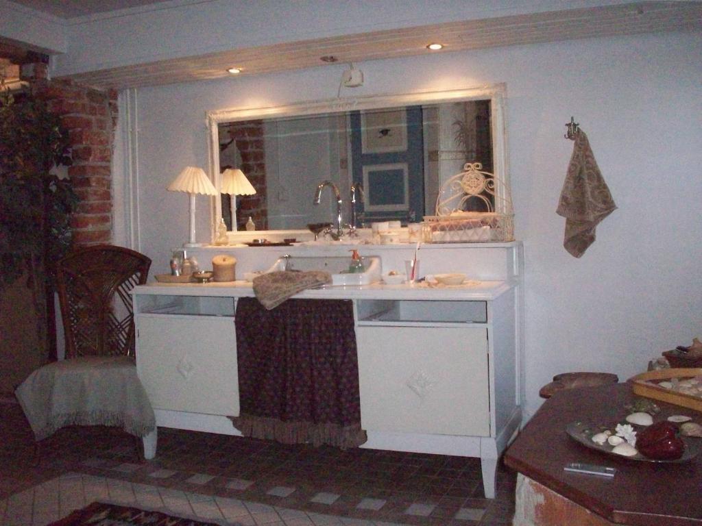 Brinkin Wanha Pappila Hotell Karleby Rum bild